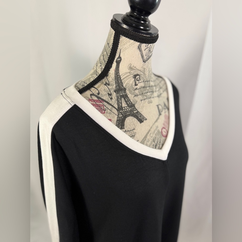 French Laundry Black V-Neck Sweater White Stripe Sleeve Cozy Tunic Size M - Picture 8 of 10